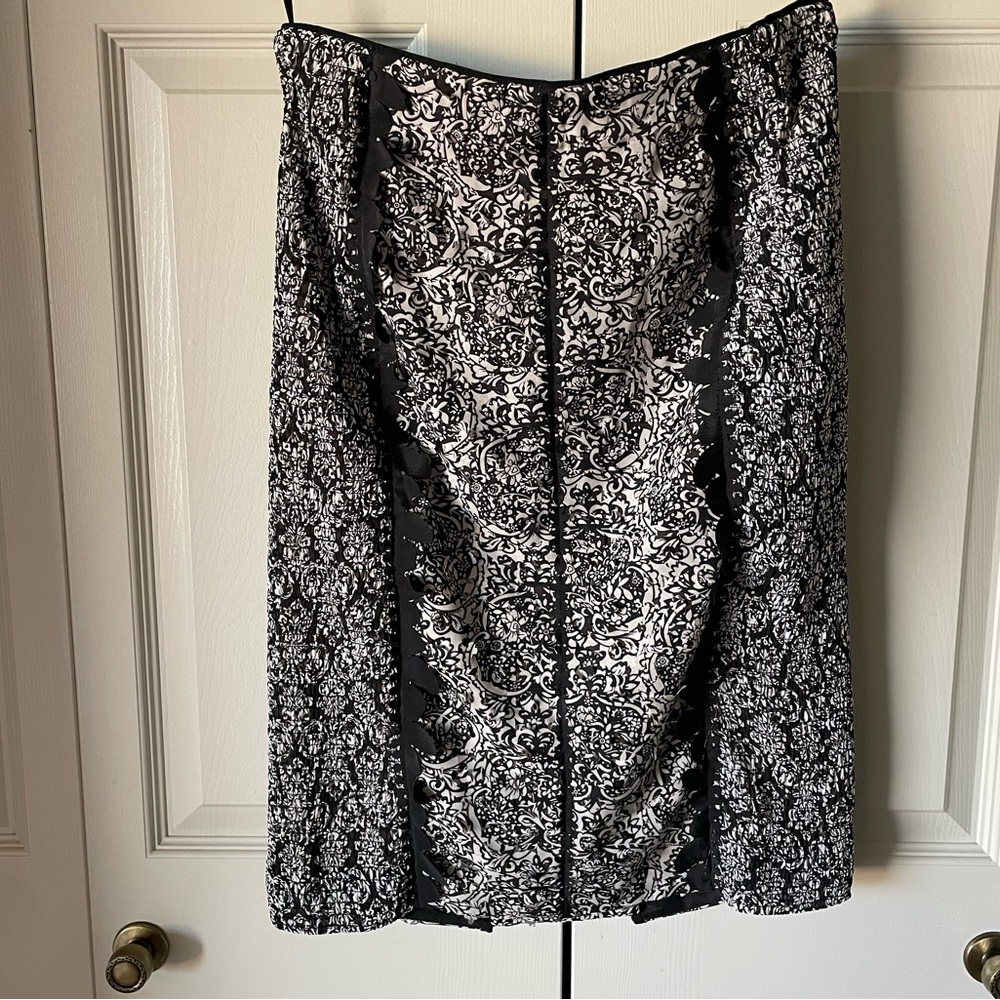 Beguile by Byron Lars | Sombra laser-cut pencil skirt. Sexy. Floral. Size 6